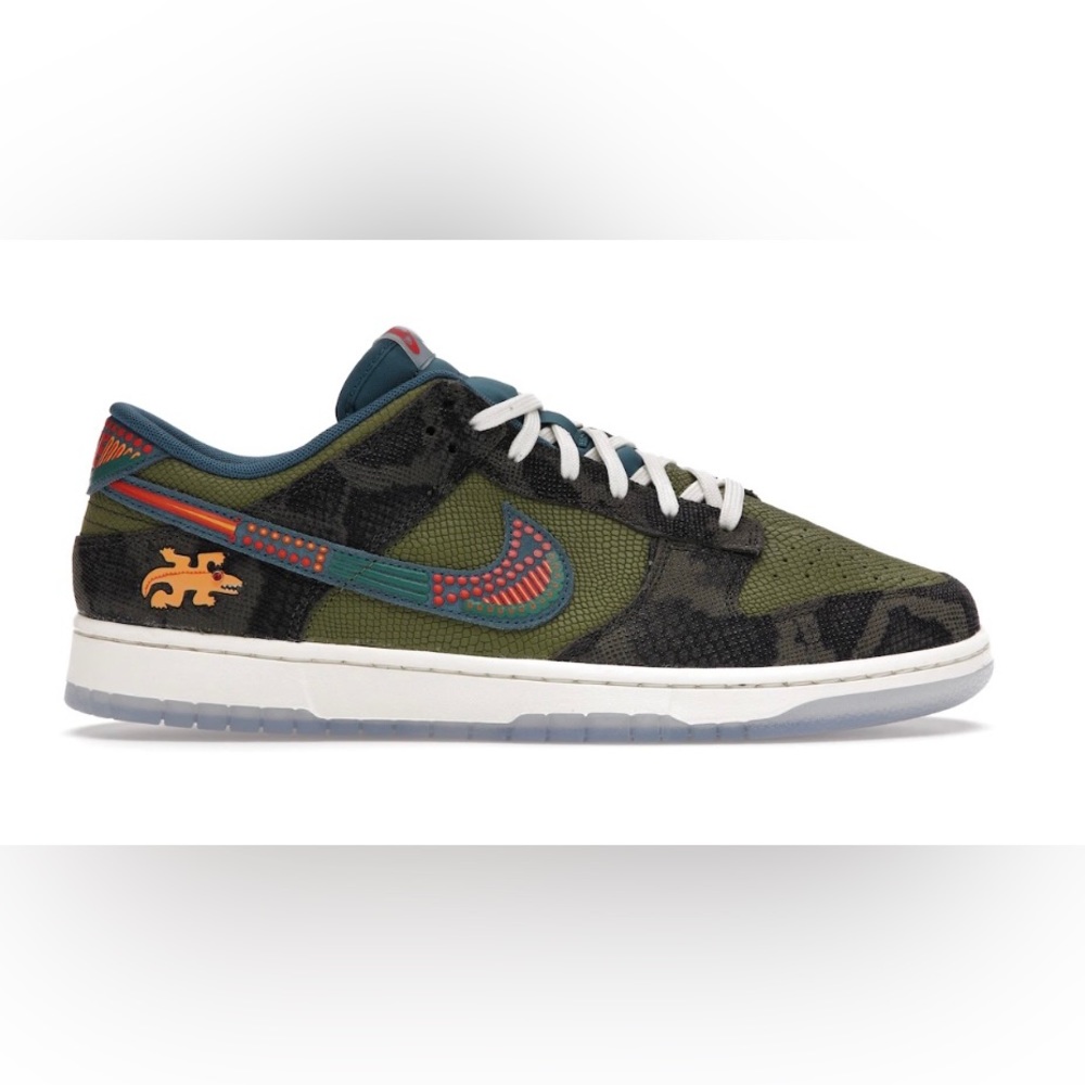 NWT Nike Dunk Low - Siempre Familia